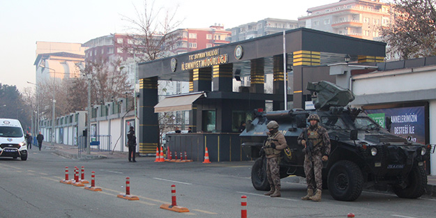 İkna çalışmaları sonuç verdi! PKK'dan kaçan 1 terörist teslim oldu