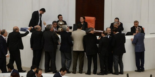 İktidar, muhalefeti bu taktikle aştı!