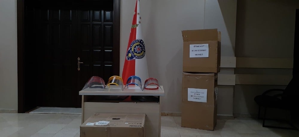 İl Milli Eğitim Müdürlüğünden Ankara Emniyet Müdürlüğüne koruyucu siperlik jesti 
