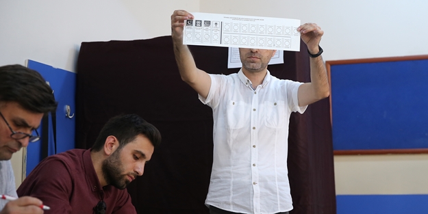 İl seçim kurulu panoya astı! İşte sonuç
