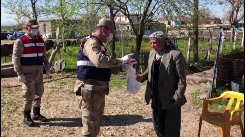 İlacı biten vatandaşın yardımına jandarma ekipleri koştu 