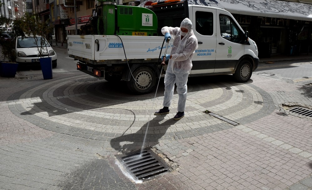 İlaçlama çalışmaları sürüyor 