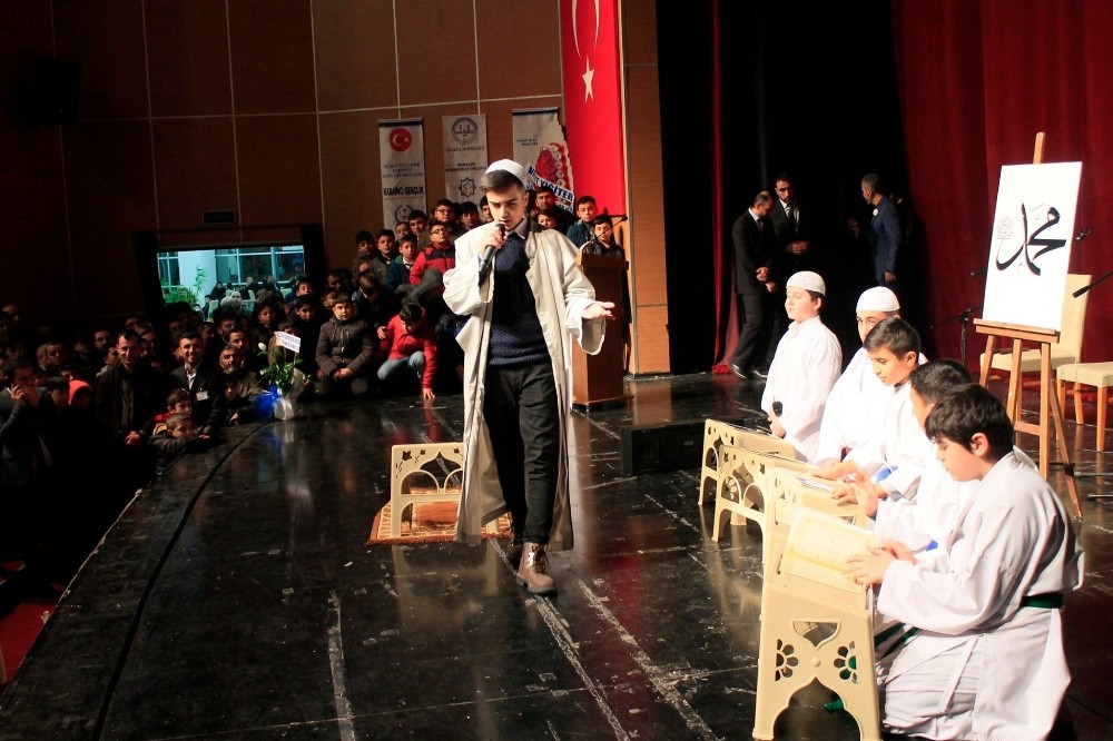 İlahi dinletisi büyük beğeni topladı 
