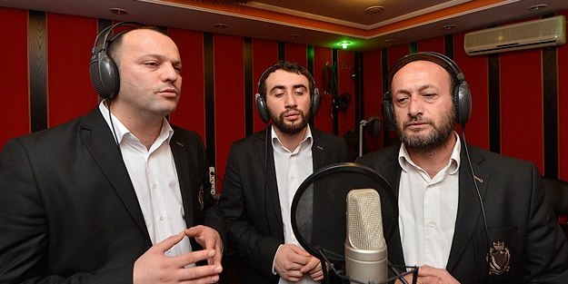 İlahi grubundan Başbakan Davutoğlu'na türkü