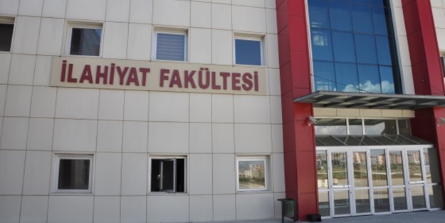 İlahiyat fakültelerinde kasıtlı olarak bazı temel din bilgileri verilmiyor mu?