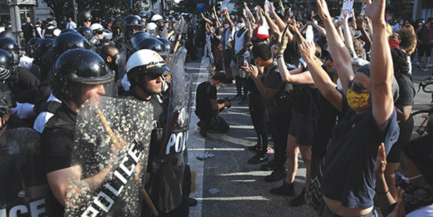 İlber Ortaylı’dan çarpıcı ABD yorumu! ‘Soğuk Savaş’ı bile aratacak bir çılgın iklime giriyoruz’