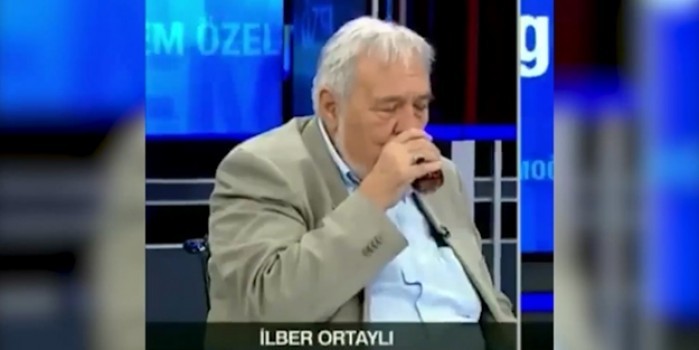 İlber Ortaylı'nın çay sevgisi sosyal medyayı salladı