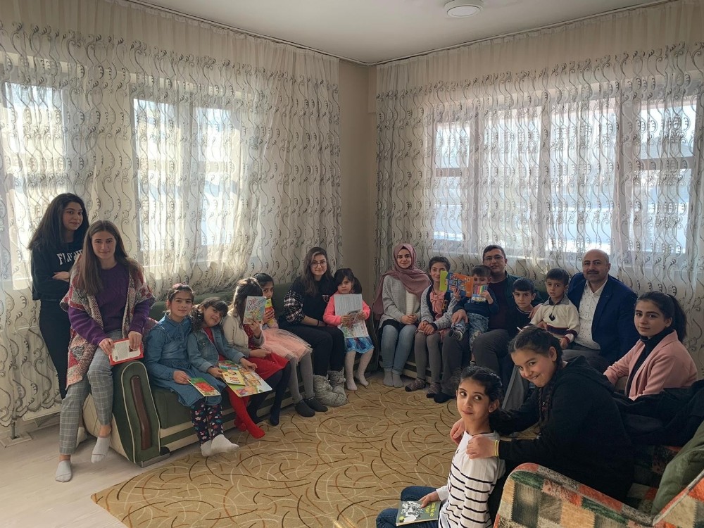 İlçe kaymakamlardan çocuk evlerine ziyaret 