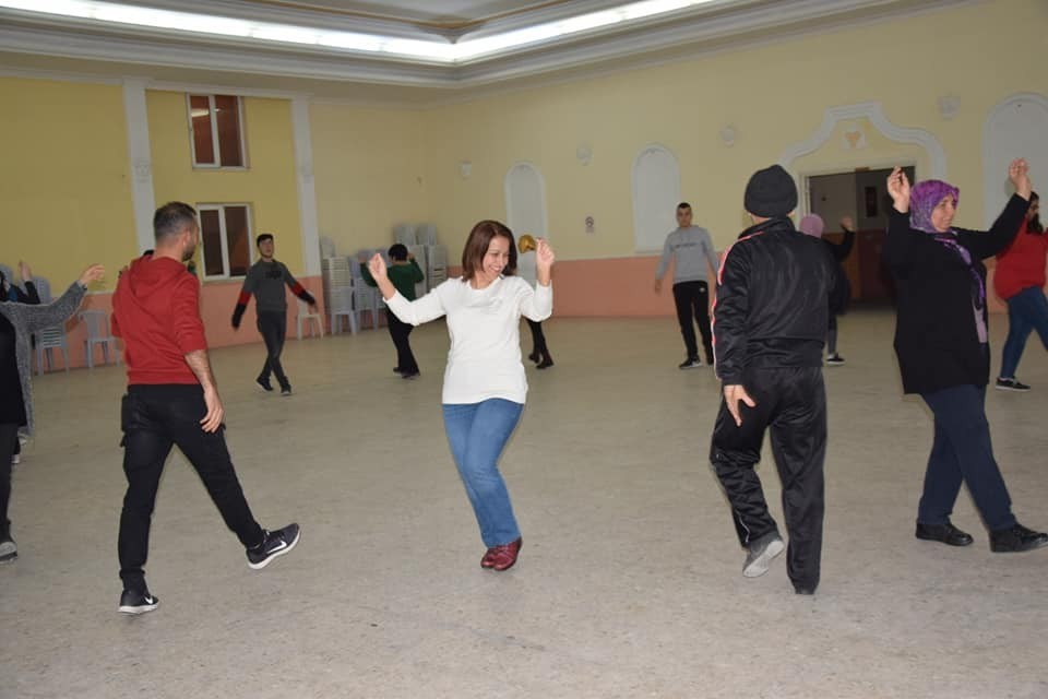 İlçe Mİlli Eğitim Müdürü Acar, zeybek oynadı 