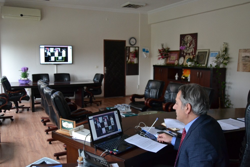 ilçe müdürleri ile telekonferansla toplantı 