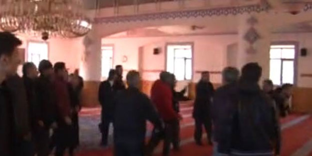 İlçe müftüsünün cenaze vaazı sonrası ortalık karıştı! Dayaktan zor kurtuldu