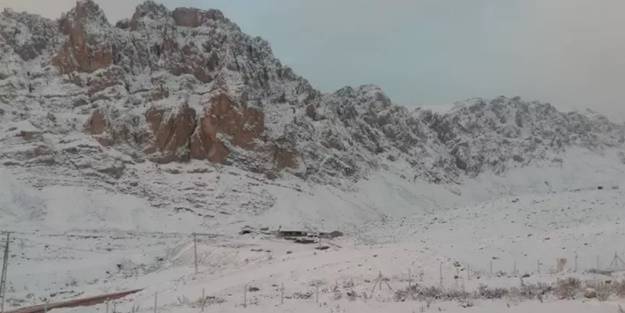 İlçede kar sürprizi!