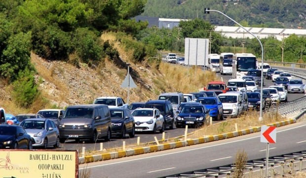 İlçede nüfus 25 kat arttı, araba park edecek yer kalmadı