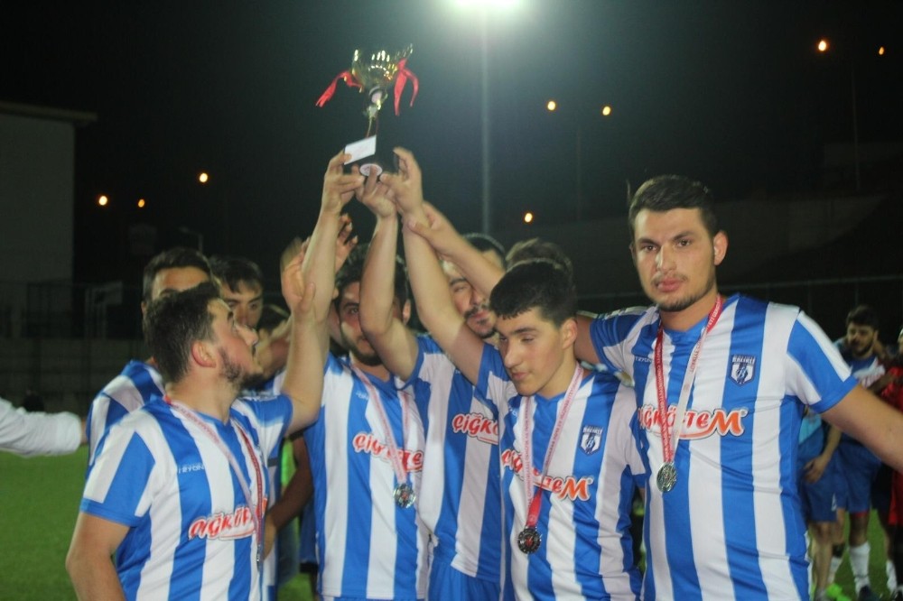 İlçede Süper Lig’i aratmayan futbol turnuvası 