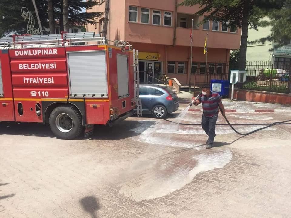 İlçenin tüm sokakları dezenfekte edildi 