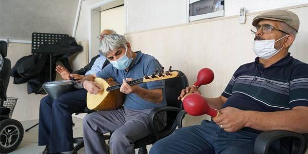 İleri Yaş Atölyelerinde eğitimler