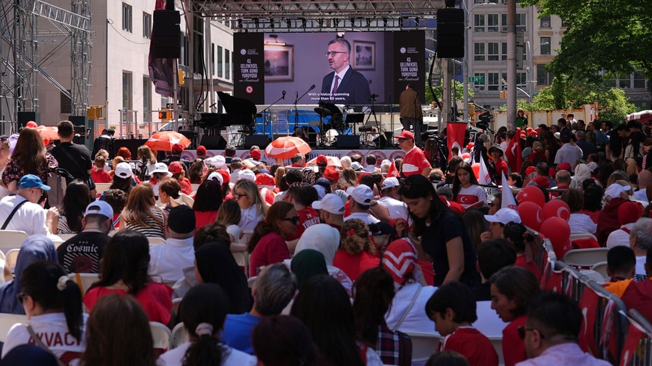 İletişim Başkanı, New York'taki Türk Günü’ne video mesajla katıldı: Manhattan’ı kırmızı beyaza boyayan bu ruh, Türk kimliğinin gücüdür!