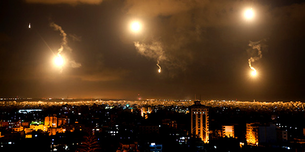 İletişim hatlarının kesildiği Gazze'de yoğun bombardıman!