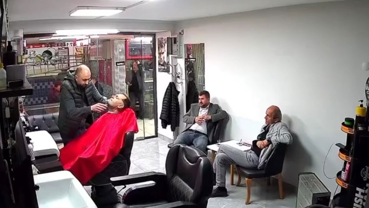 İlginç deprem anı! Müşterisini tıraş sandalyesinde unuttu