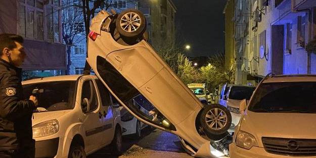 İlginç kaza: Dik şekilde asılı kaldı