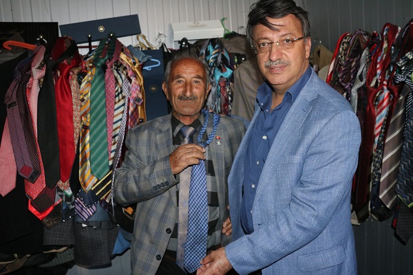 İlginç koleksiyon! 64 yılda 2 bin kravat