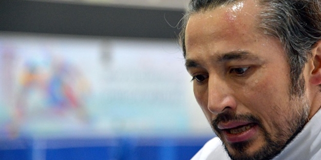 İlhan Mansız gözyaşlarına hakim olamadı