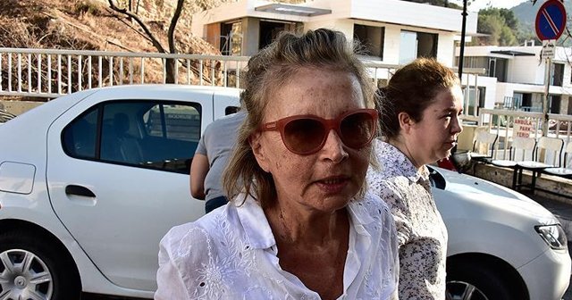 Ilıcak'ın da aralarında bulunduğu 6 gazeteci tutuklandı