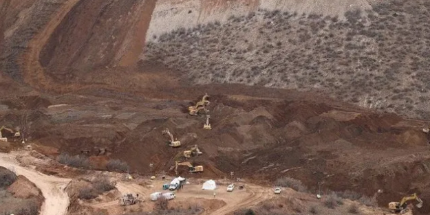 İliç'te maden sahasında toprak altında kalan 2 işçiye daha ulaşıldı