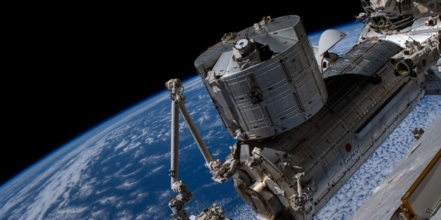 İlk ahşap uydu, tonlarca çöpü toplayacak! Uzaya gitmeye hazırlanıyor