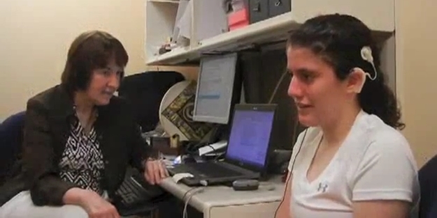 İlk defa işiten kızın mutluluğu /VİDEO