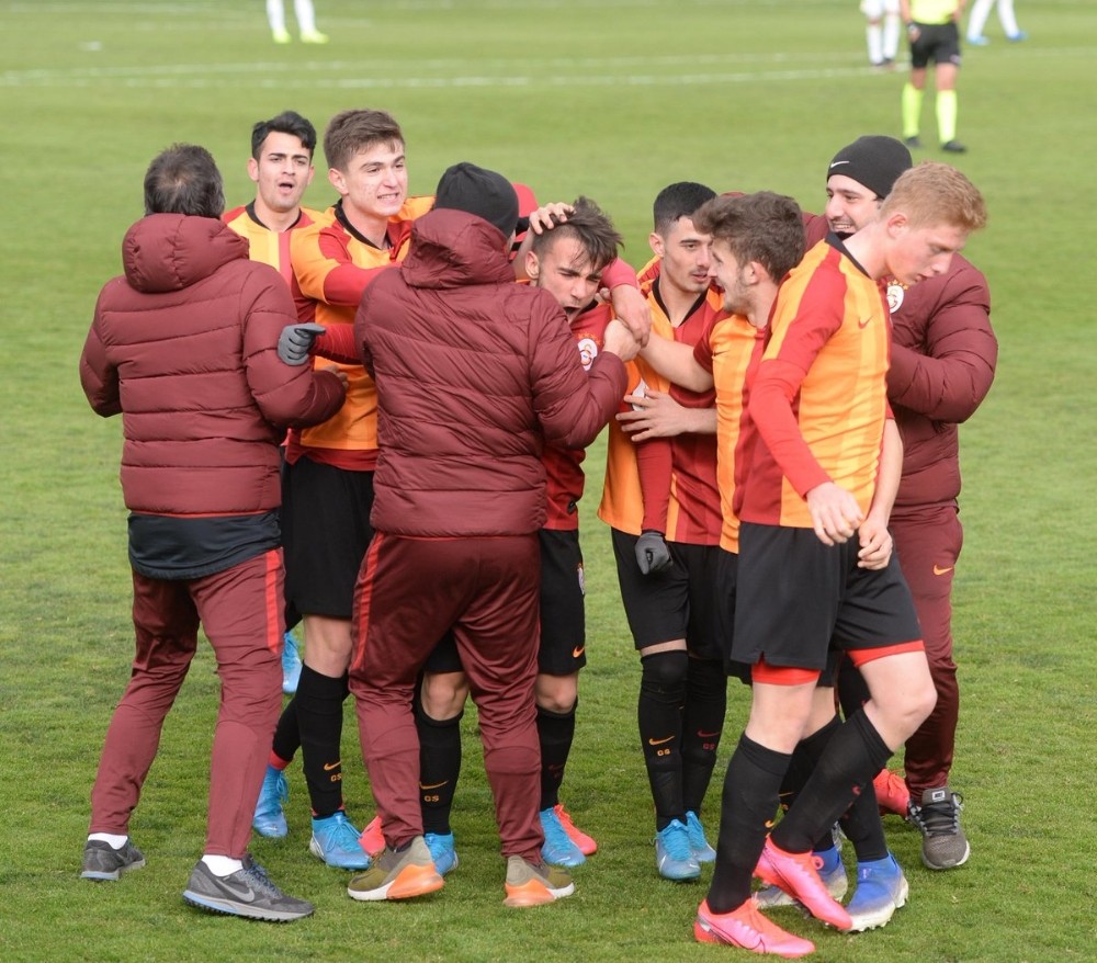 İlk derbi Galatasaray’ın 