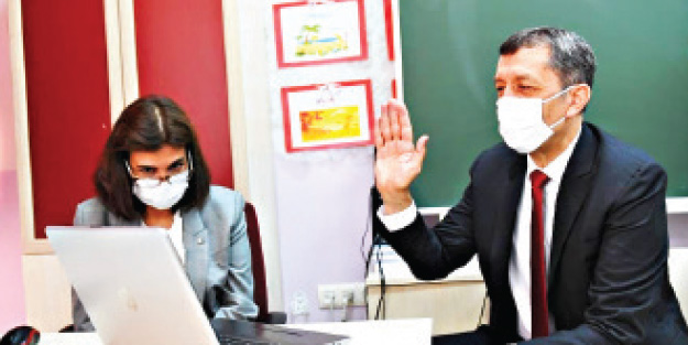 İlk ders zili uzaktan çaldı