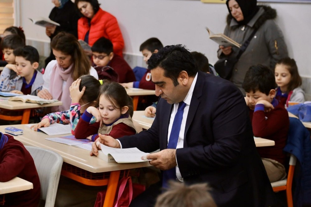 İlk derste herkes kitap okudu 