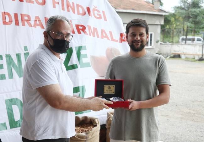 İlk fındığı ekonomiye kazandıranlara ödül