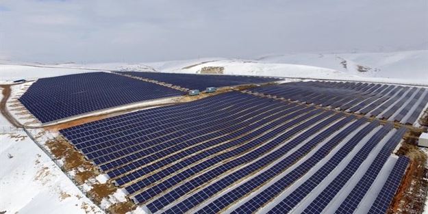 İlk güneş enerji santralimiz Bayburt'ta 2 binden fazla evi aydınlattı