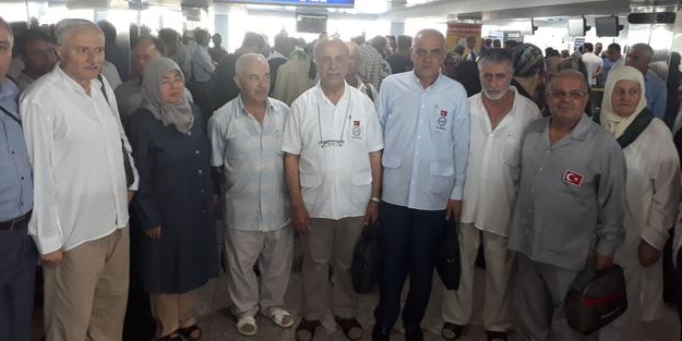 İlk Hac kafilesi dualarla uğurlandı