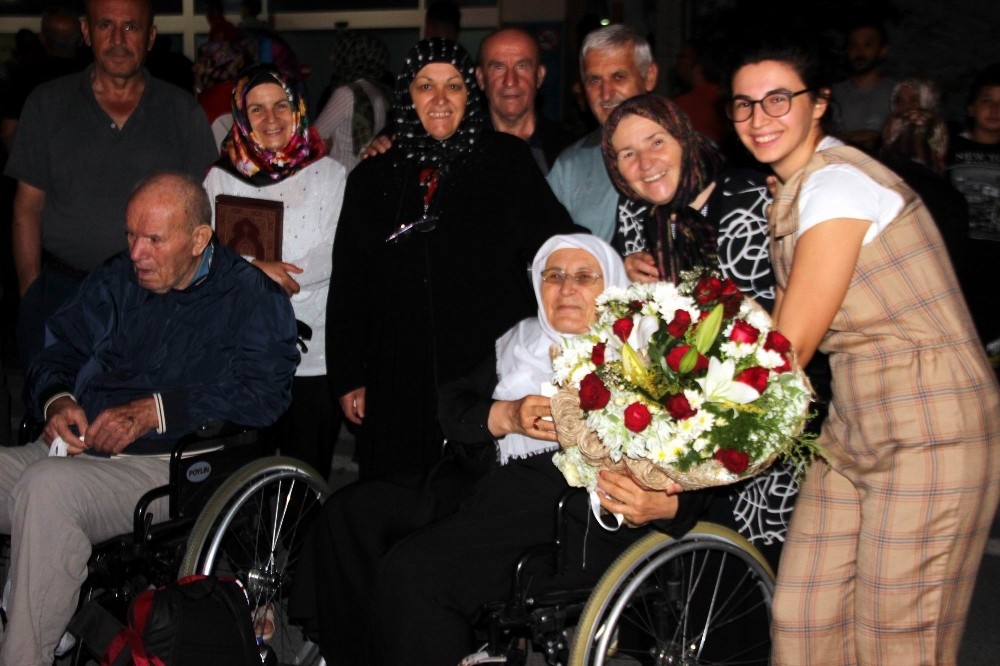 İlk hac kafilesi yurda döndü 