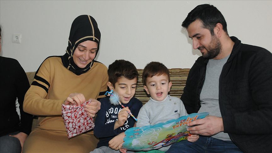 İlk karnelerini evlerinde aldılar