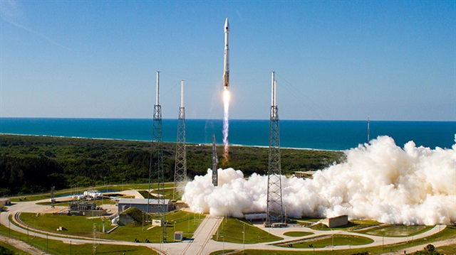 İlk kez özel şirkete ait platformdan uzaya mekiği fırlatıldı