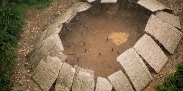 İlk kez uçak gördüler