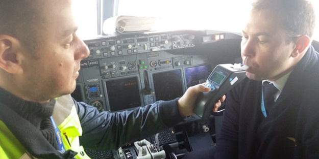 Pilotlara uçuş öncesi alkol testi!