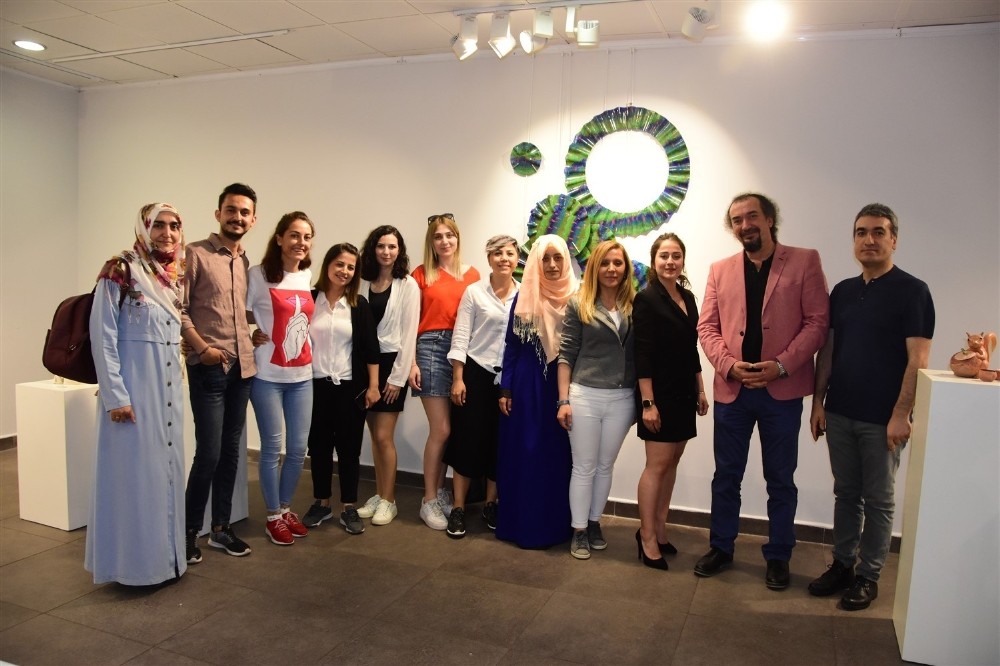 İlk mezunlar başarılarını sergiyle taçlandırdı 