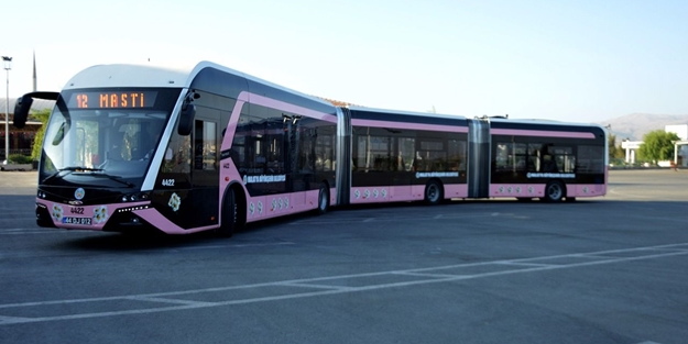 İlk pembe trambüs yola çıktı!