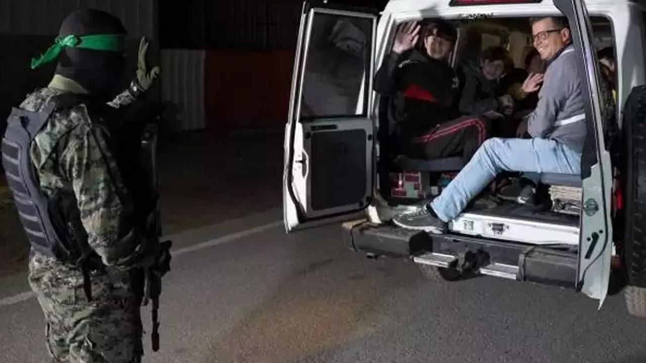 İlk rehine takası tamamlandı! Katil İsrail 90 Filistinliyi serbest bıraktı
