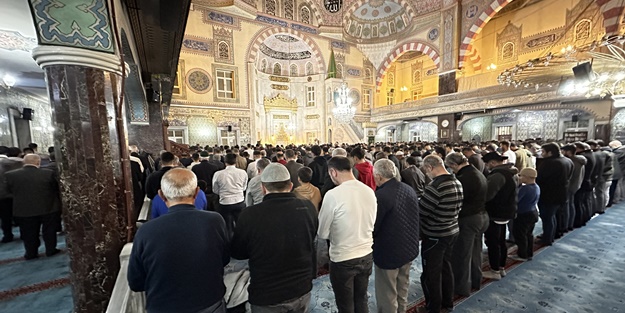 İlk teravih namazı! Camiler doldu