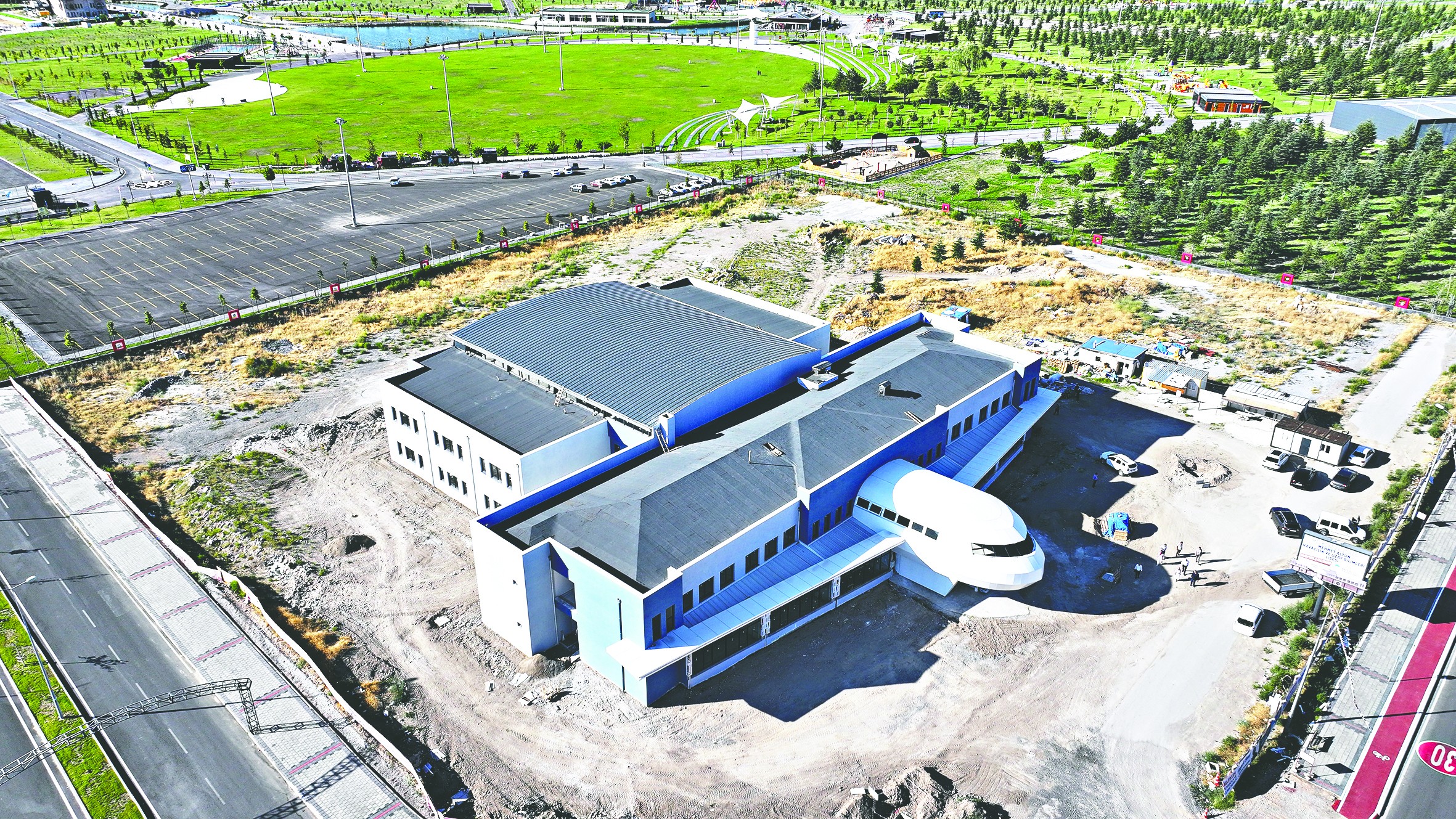 İlk uçak fabrikasının kurulduğu alana Havacılık Lisesi