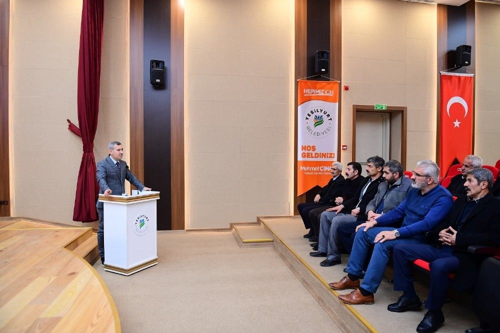 İlk yardım eğitimine katılan mahalle muhtarlarına sertifikaları verildi 
