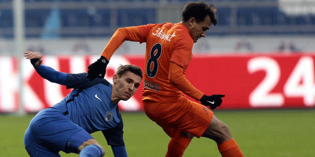 İlk yarının lideri Başakşehir!