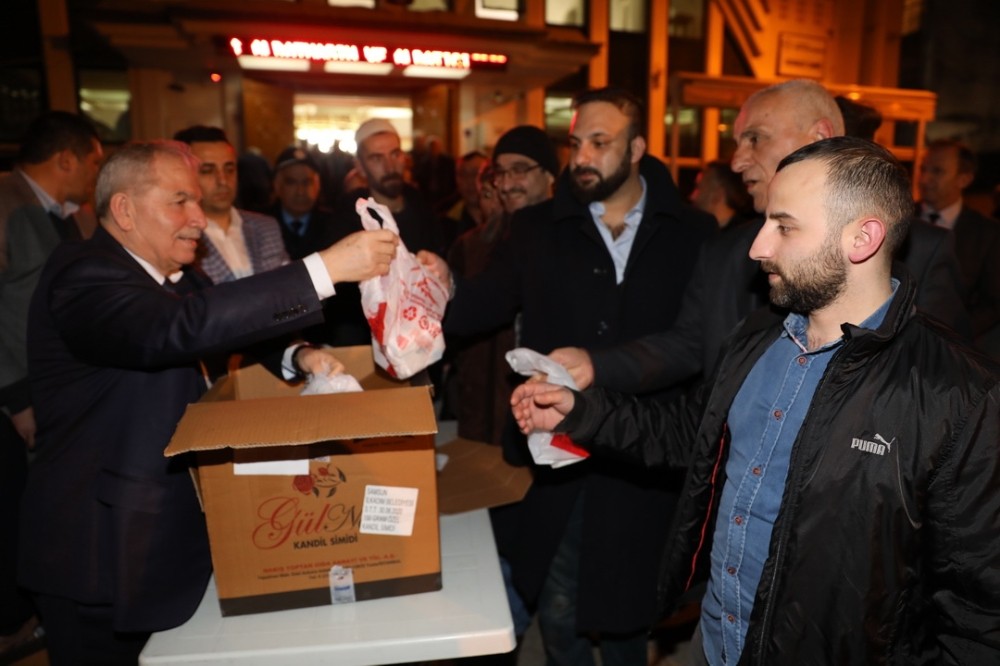 İlkadım Belediyesinden vatandaşlara kandil simidi 