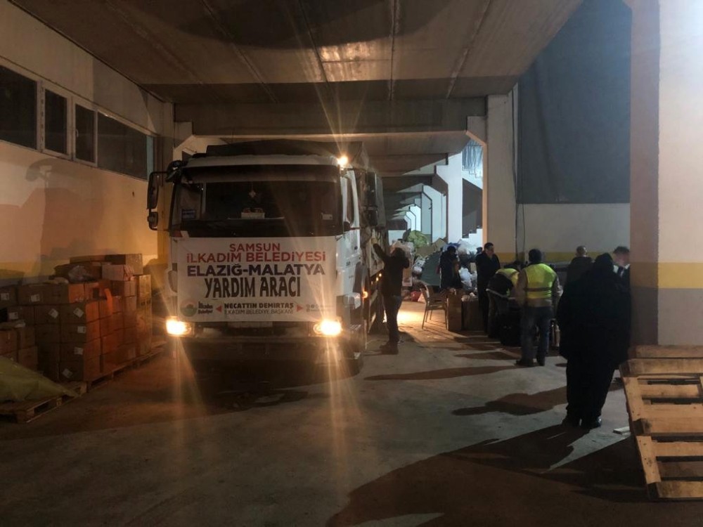 İlkadım Belediyesinin yardımları Elazığ’a ulaştı 